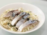 Salade de chou japonaise au maquereau mariné (shimesaba sarada)
