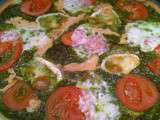 Pizza pesto d'oseille, saumon, chèvre, tomates