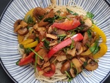 Rapide et gourmande du wok de poulet aux poivrons et champignons