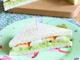 Club-sandwich au guacamole, surimi et concombre