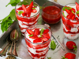 Yaourt grec au coulis de fraises