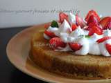 Gâteau au yaourt a la confiture de figues et sa chantilly et fraises