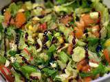 Salade verte aux tomates, thon, anchois, concombre, poivron, oeufs, basilic