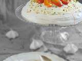 Pavlova aux Abricots Pochés à la Lavande & Crème Fouettée Miel & Citron