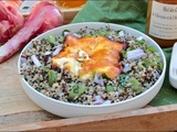 Salade de quinoa aux fèves et feta rôtie
