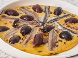 Socca aux oignons rouges, olives et anchois