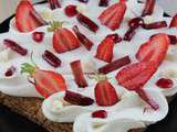 Tarte vanille fraises et rhubarbe