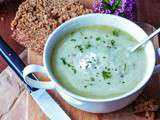 Soupe au chou-fleur & au brocoli, curry & lait de coco