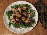 Brochettes de porc au four et salades grecques