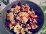 Porridge fruits rouges, banane et fruits secs