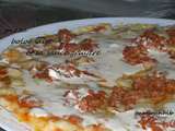 Pizza bolognaise et sa sauce gruyère
