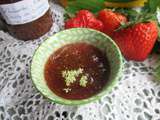 Confiture rhubarbe - fraise aux fleurs de sureau et graines de chia