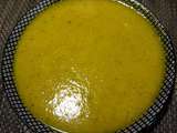 Soupe de courgettes au curcuma et curry