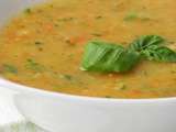 Soupe de légumes et saucisses vegan, au curry (cuisine Finlandaise)