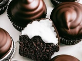 Cupcakes chocolat et glaçage marshmallow hi-hat cupcakes