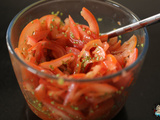 Salade de tomates wasabi aux sésames