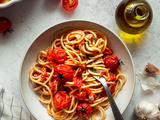 Spaghettis aux tomates cerise et à l’ail rôtis