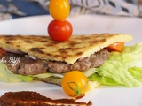 Kesra-burgers aux steaks de viande hachée-tomates cerises et laitue de mon inspiration