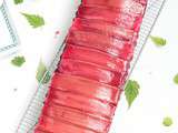 Gâteau à la semoule, rhubarbe rôtie au sirop de framboise et eau de rose