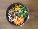 Vegan Noodles : carottes-champignons-poivrons-petits pois