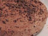 Gâteau mousse chocolat noir éclat fève de cacao