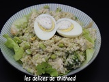 Salade de quinoa, brocolis, fèves, sauce yaourt moutarde