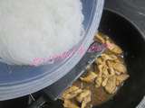 Wok de poulet sauce soja, vermicelles