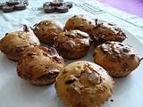 Muffins aux amandes caramélisées et pépites de chocolat
