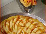 Tarte compote de pommes et pommes en garniture au sirop d'érable et caramel beurre salé