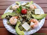 Salade de pâtes aux algues (laitue de mer), crevettes, avocat, parmesan et pignon
