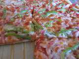 Pizza du jardin (tomates, herbes, poivron, oignon, lardons)