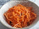 Salade de carottes râpées, vinaigrette à l’orange et au miel