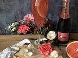 Cocktail Elixir d’Amour : champagne rosé, pamplemousse et rose