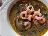 Soupe aux crevettes, champignons, curry et coco