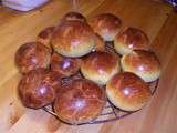 Petits pains au lait en forme de brioche