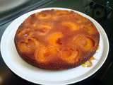 Gâteau caramélisé aux abricots