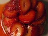 Rhubarbe figée, fraises dans leur jus et en coulis au thym