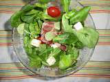 Salade de mâche, coppa, tomates et fêta