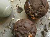 Muffins végétaliens au caramel salé et aux deux chocolats