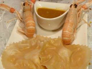 Raviole de butternut a la bisque de langoustine