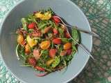 Salade aux fraises, a la mangue et au saumon fume