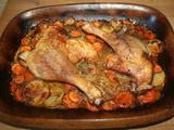 Cuisses de canard au four sur lit de légumes