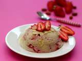 Bowl cake aux fraises, amandes et chocolat blanc