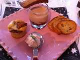 Verrine de foie gras sur chutney d'oignons et raisins secs, cuillères de crème de saumon