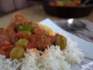 Tajine boulettes de viande hachée et olives / kefta be zitoune