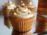 Pb & Jelly Cupcakes (Cupcakes au beurre de cacahuètes fourrés de gelée de framboises)