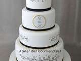 Gâteau de mariage: noir, doré et blanc