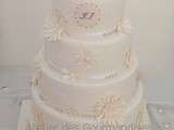 Grand wedding cake, tout blanc