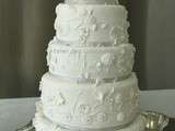 Wedding cake blanc et argenté... en pâte à sucre