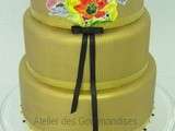 Wedding cake doré et fleuri